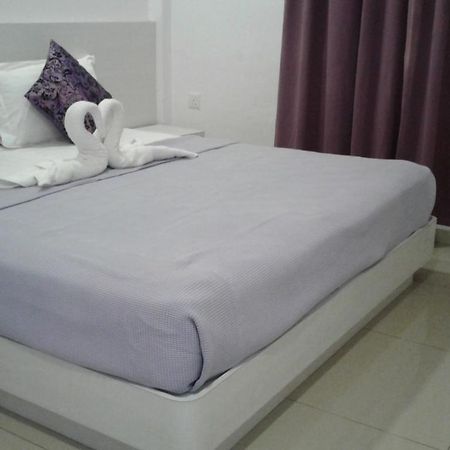 Lavender Riverside Hotel Malacca Exteriör bild