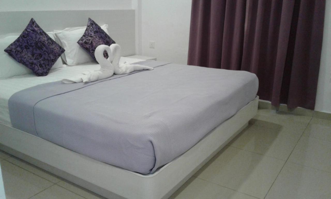 Lavender Riverside Hotel Malacca Exteriör bild